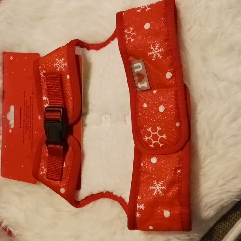 Red Snowflake Pet Harness. NWT - Picture 4 of 10
